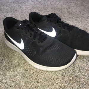 ‼️SIZE 6 NIKE FREE RUN TENNIS SHOES‼️